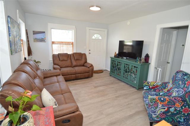 2852 60TH AVENUE N, St Petersburg, FL 33714