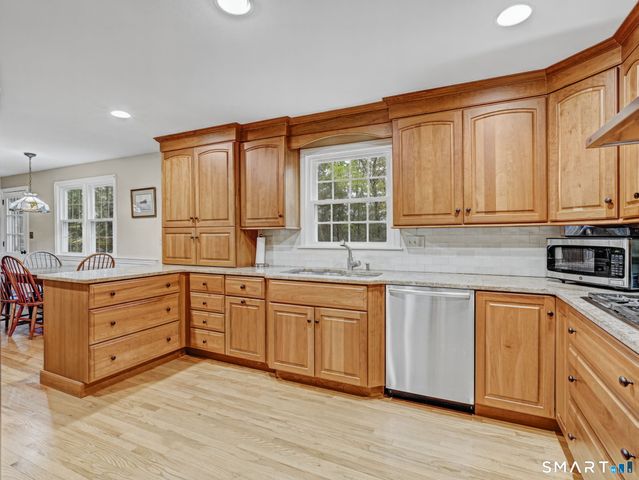 15 Birch Knoll Road, Canton, CT 06019