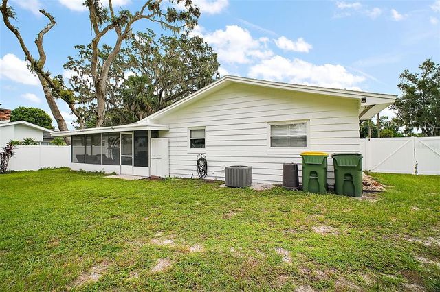 1417 PARK DRIVE, Leesburg, FL 34748