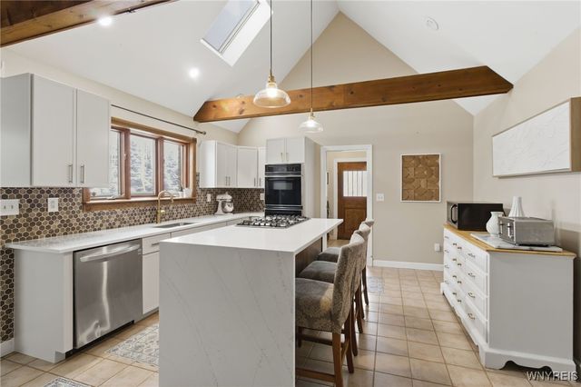 8140 Salt Road, Clarence, NY 14032