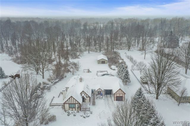 8140 Salt Road, Clarence, NY 14032