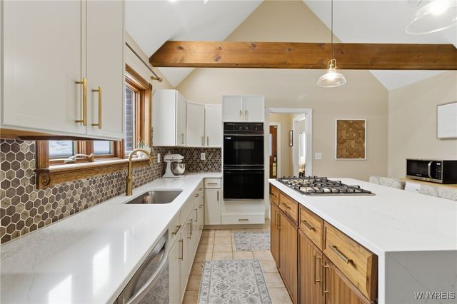 8140 Salt Road, Clarence, NY 14032