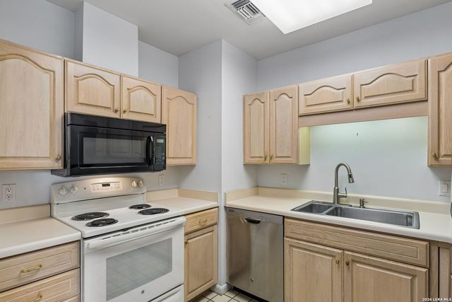 1 Towers Park Ln Apt 1202, San Antonio, TX 78209