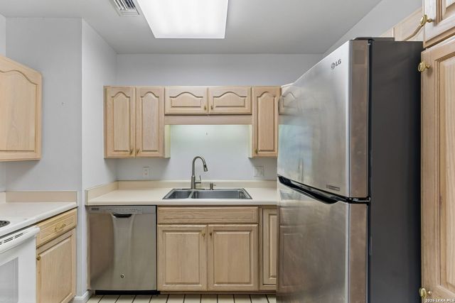1 Towers Park Ln Apt 1202, San Antonio, TX 78209