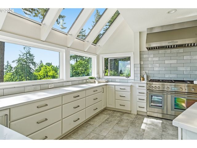 3046 Sw FAIRMOUNT Blvd, Portland, OR 97239