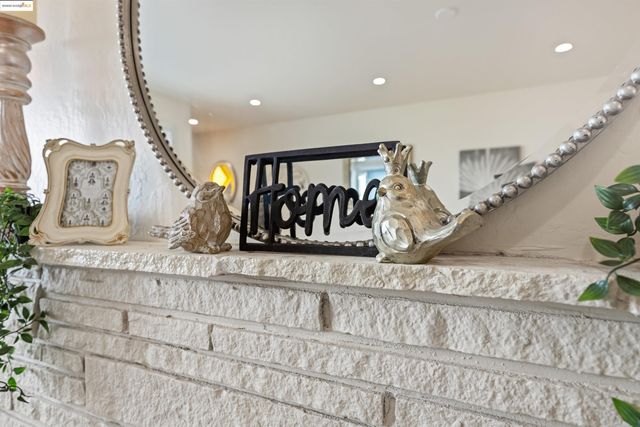 7756 Sunkist Dr, Oakland, CA 94605