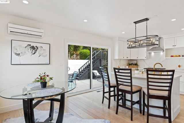 7756 Sunkist Dr, Oakland, CA 94605