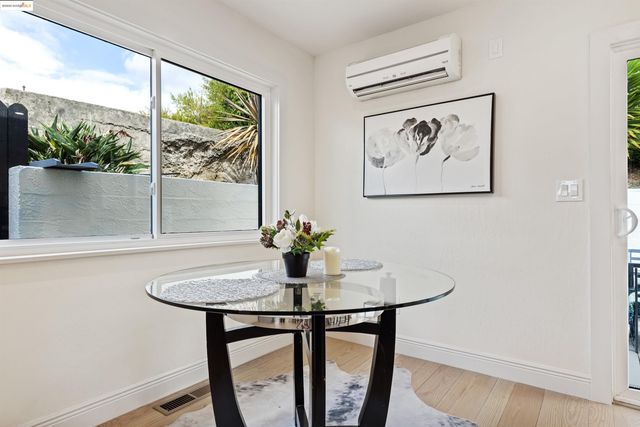 7756 Sunkist Dr, Oakland, CA 94605