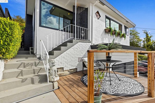 7756 Sunkist Dr, Oakland, CA 94605