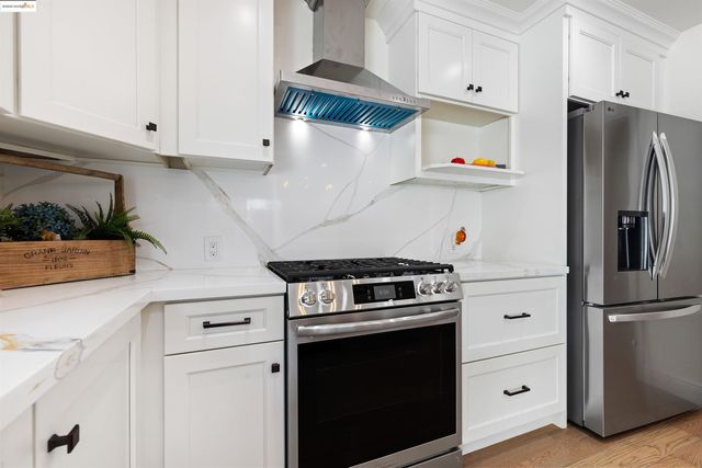 7756 Sunkist Dr, Oakland, CA 94605