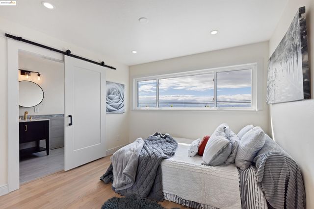 7756 Sunkist Dr, Oakland, CA 94605