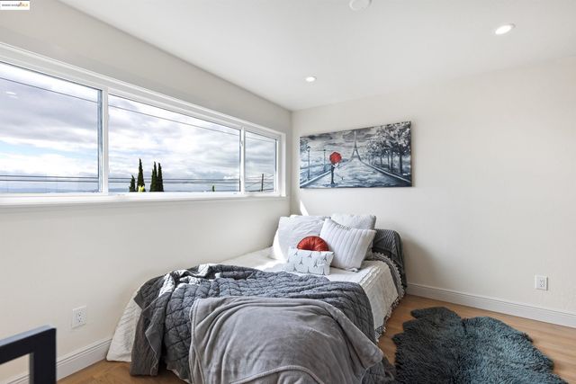 7756 Sunkist Dr, Oakland, CA 94605