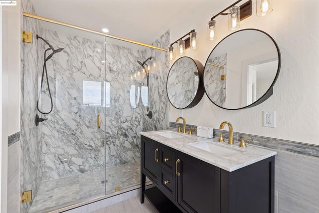 7756 Sunkist Dr, Oakland, CA 94605