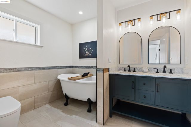 7756 Sunkist Dr, Oakland, CA 94605