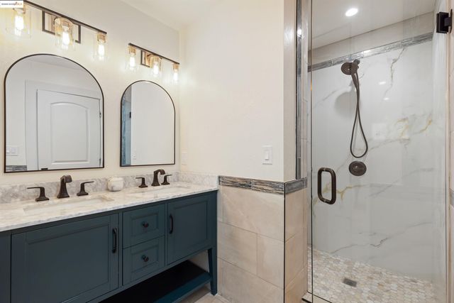 7756 Sunkist Dr, Oakland, CA 94605