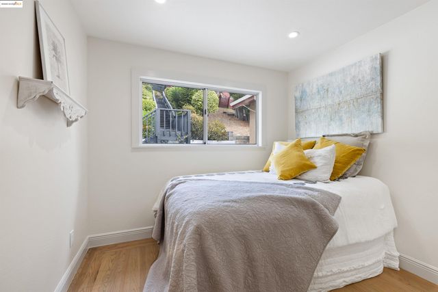 7756 Sunkist Dr, Oakland, CA 94605