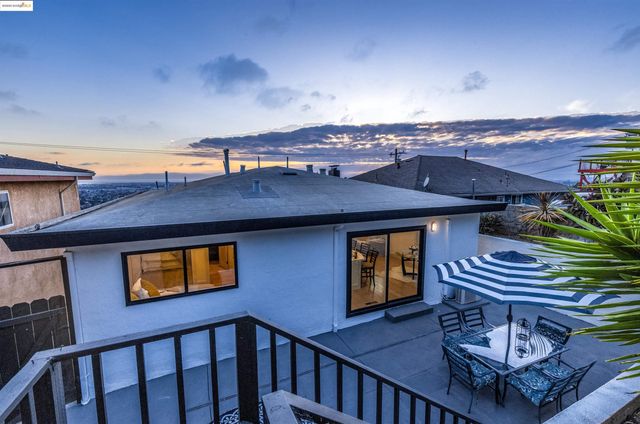 7756 Sunkist Dr, Oakland, CA 94605