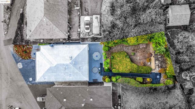 7756 Sunkist Dr, Oakland, CA 94605