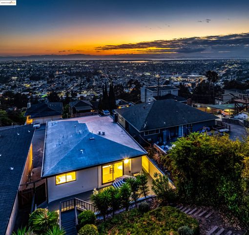 7756 Sunkist Dr, Oakland, CA 94605