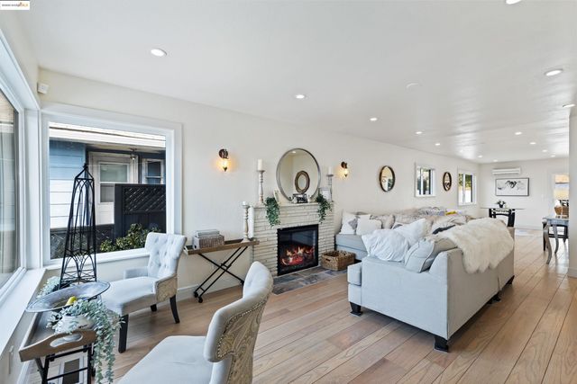 7756 Sunkist Dr, Oakland, CA 94605