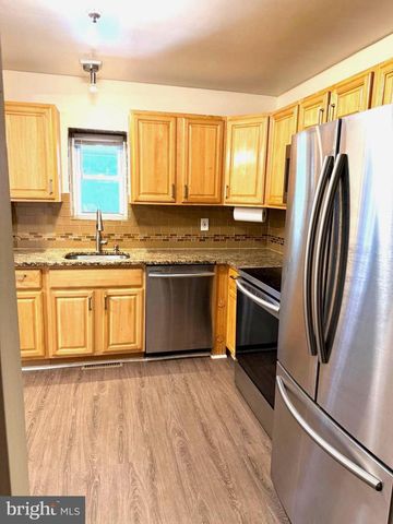15 WALNUT ST, Marcus Hook, PA 19061