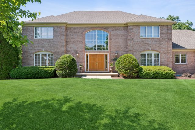 130 N Buckingham Drive, Sugar Grove, IL 60554