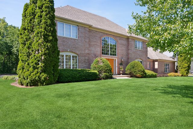 130 N Buckingham Drive, Sugar Grove, IL 60554