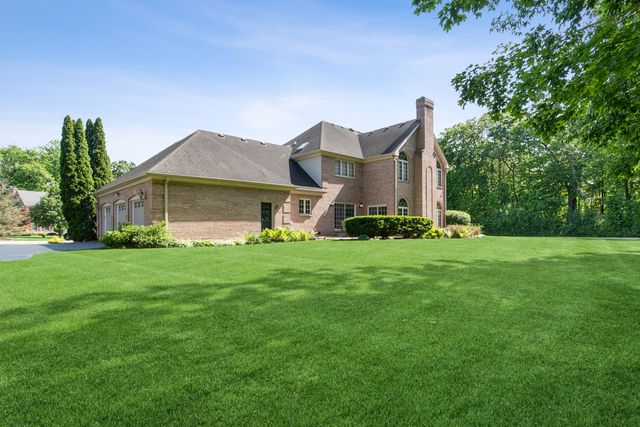 130 N Buckingham Drive, Sugar Grove, IL 60554
