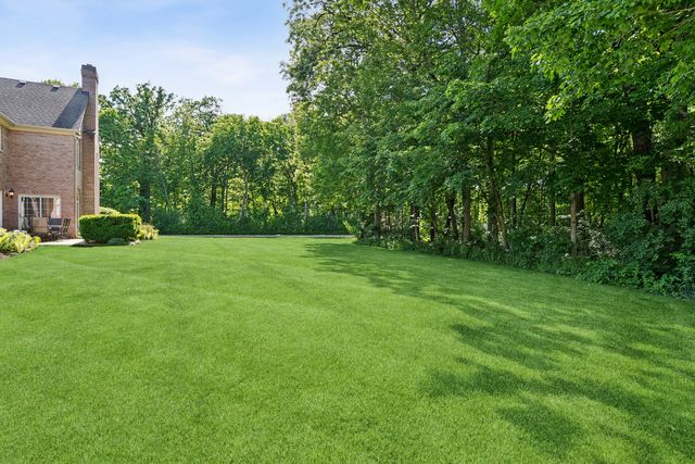 130 N Buckingham Drive, Sugar Grove, IL 60554
