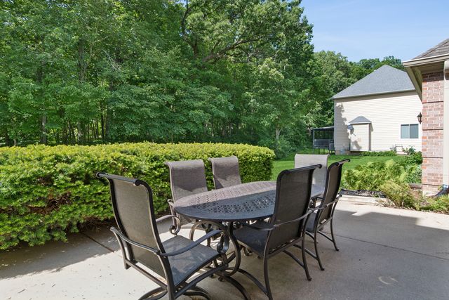 130 N Buckingham Drive, Sugar Grove, IL 60554