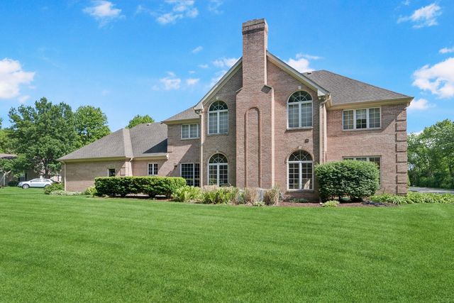 130 N Buckingham Drive, Sugar Grove, IL 60554