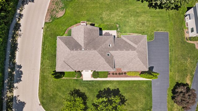130 N Buckingham Drive, Sugar Grove, IL 60554