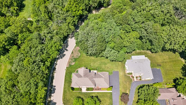 130 N Buckingham Drive, Sugar Grove, IL 60554