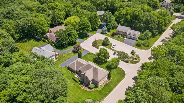 130 N Buckingham Drive, Sugar Grove, IL 60554