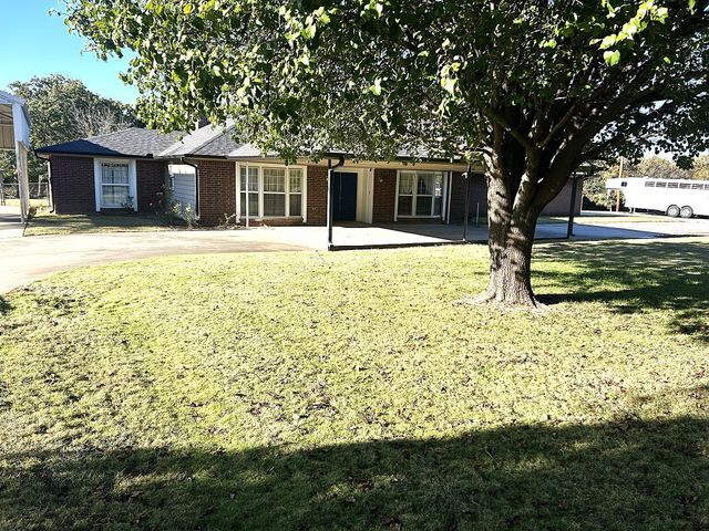 1072 Wagonseller Road, Bowie, TX 76230