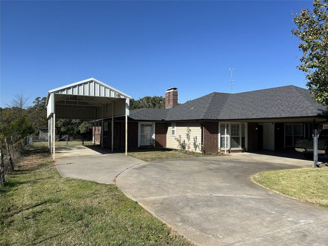1072 Wagonseller Road, Bowie, TX 76230