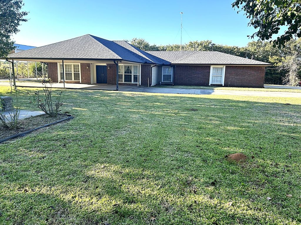 1072 Wagonseller Road, Bowie, TX 76230