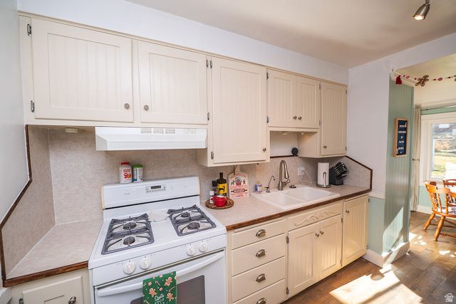 749 37TH, South Ogden, UT 84403