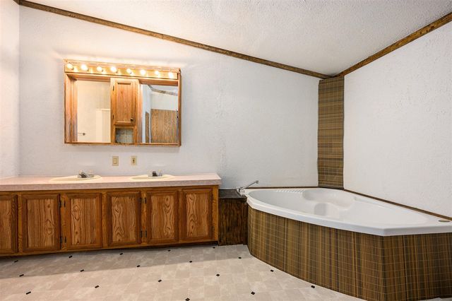 12901 Millers Mill Road, Constantine, MI 49042