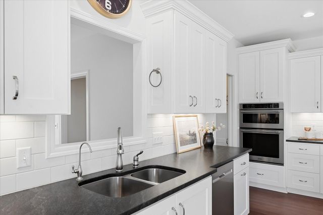 3204 Landon Court, Chaska, MN 55318