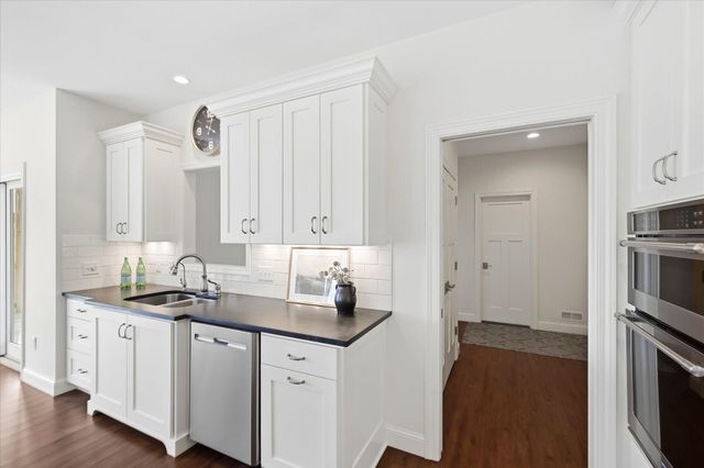 3204 Landon Court, Chaska, MN 55318
