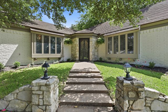 240 Timberlake Drive, Azle, TX 76020