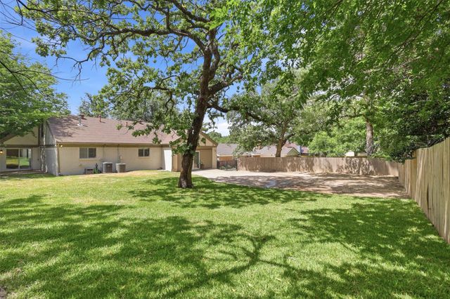 240 Timberlake Drive, Azle, TX 76020