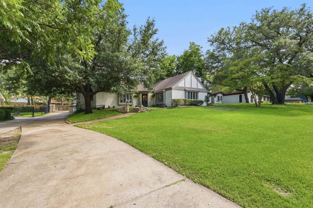 240 Timberlake Drive, Azle, TX 76020