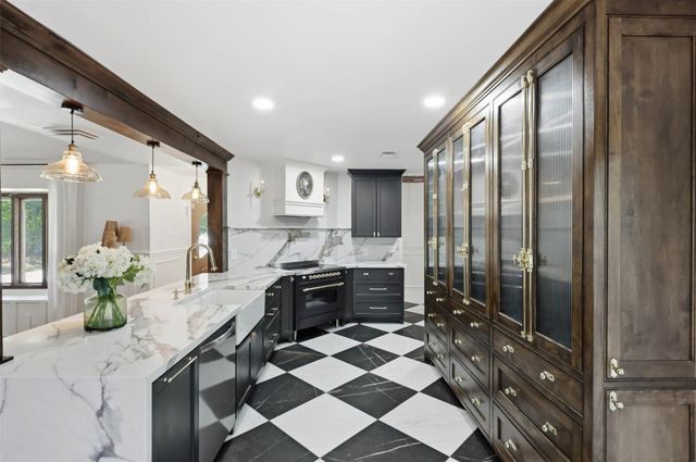 240 Timberlake Drive, Azle, TX 76020