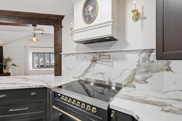 240 Timberlake Drive, Azle, TX 76020
