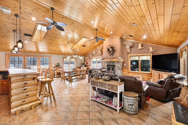 W179S8246 Pioneer DRIVE, Muskego, WI 53150