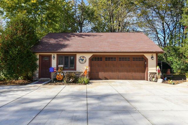 W179S8246 Pioneer DRIVE, Muskego, WI 53150