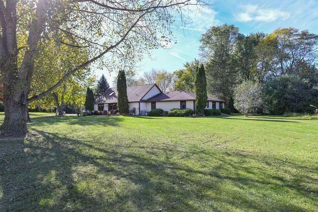 W179S8246 Pioneer DRIVE, Muskego, WI 53150