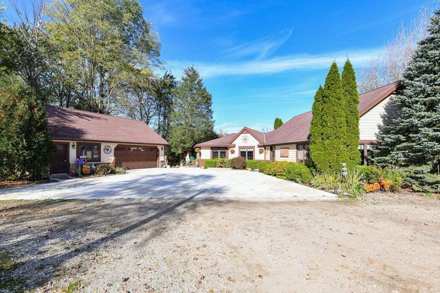 W179S8246 Pioneer DRIVE, Muskego, WI 53150